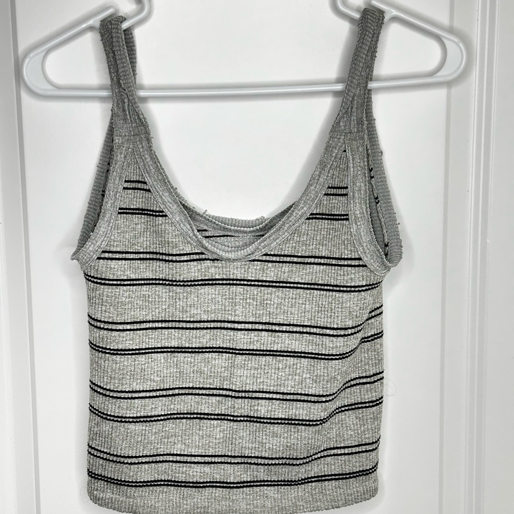 grey cropped tank top